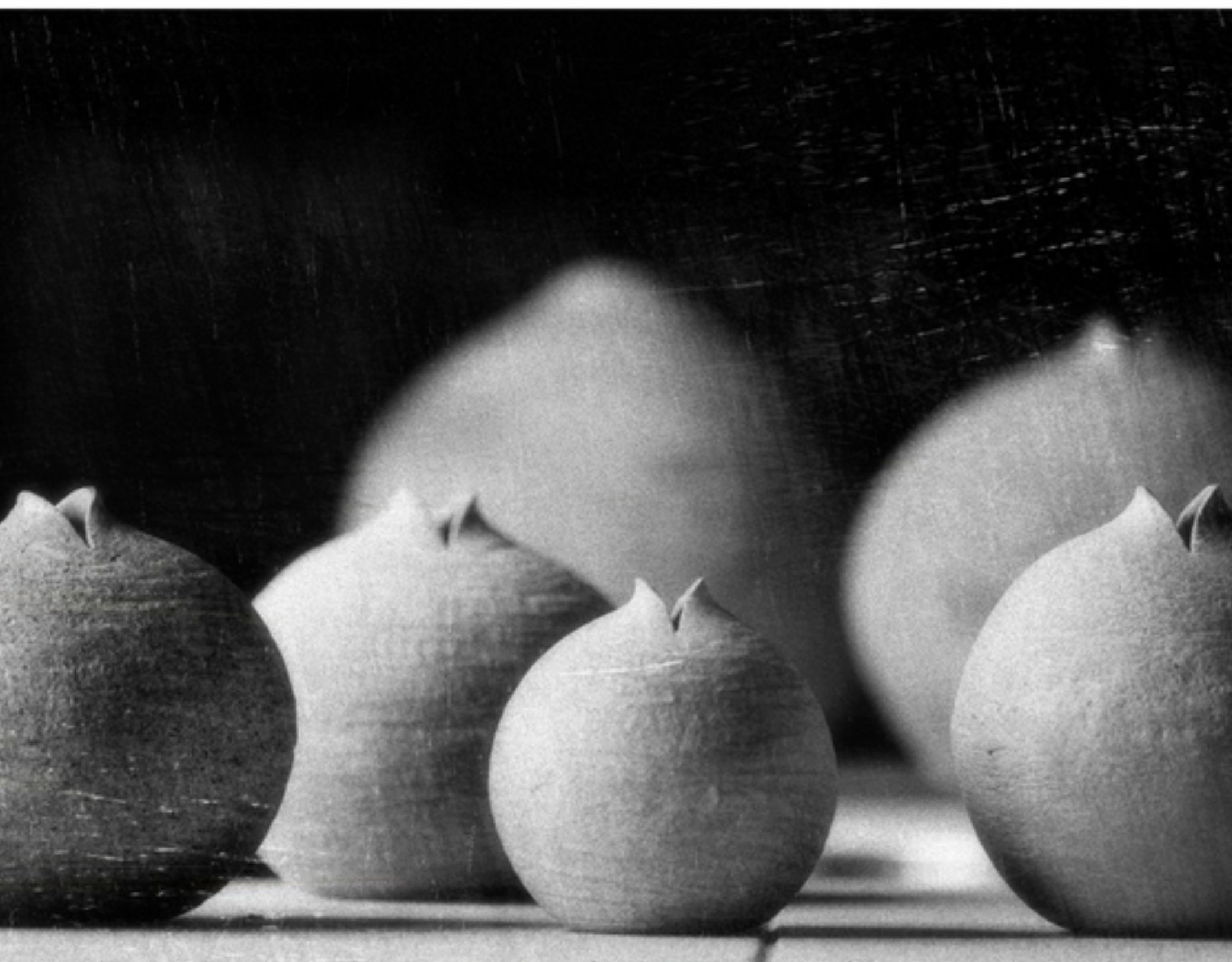 créations céramiques en noir et blanc