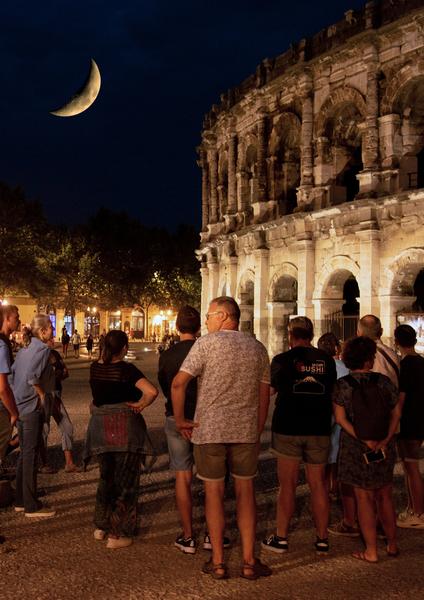 Nîmes au clair de lune