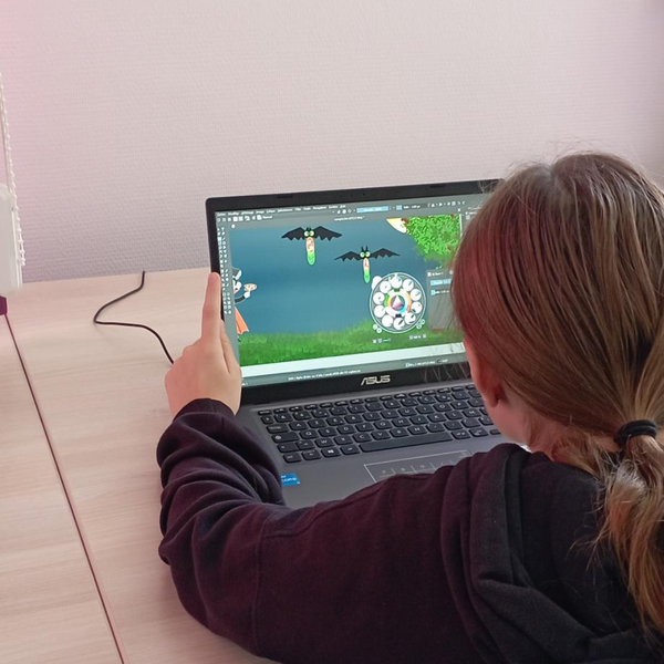 http://Stage%20dessin%20numérique%20Minecraft%209-14%20ans%20-%20Labinbot
