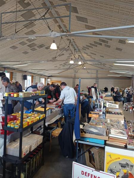 Salon de la Carte postale et toutes collections_Grignan