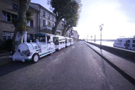 Petit train sur les quais