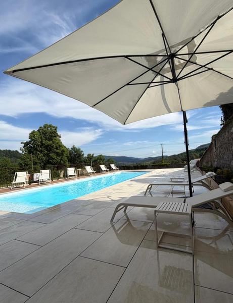 Grand Gîte avec piscine - 34 personnes et 11 chambres \
