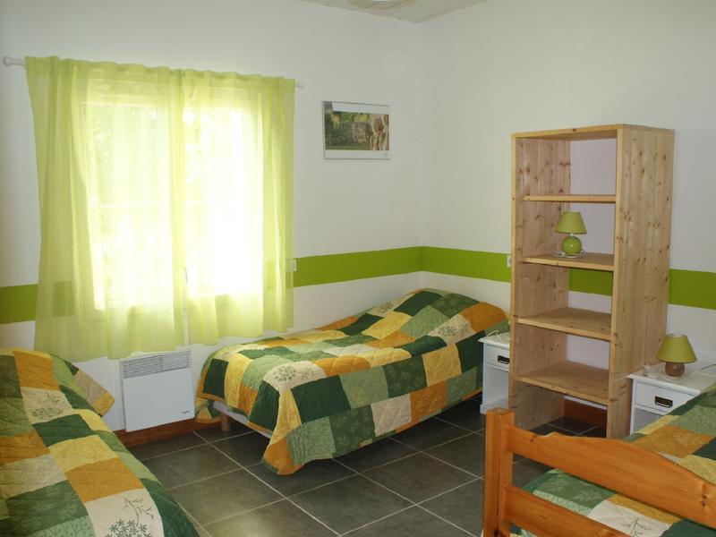 Chambre verte : 3 lits simples