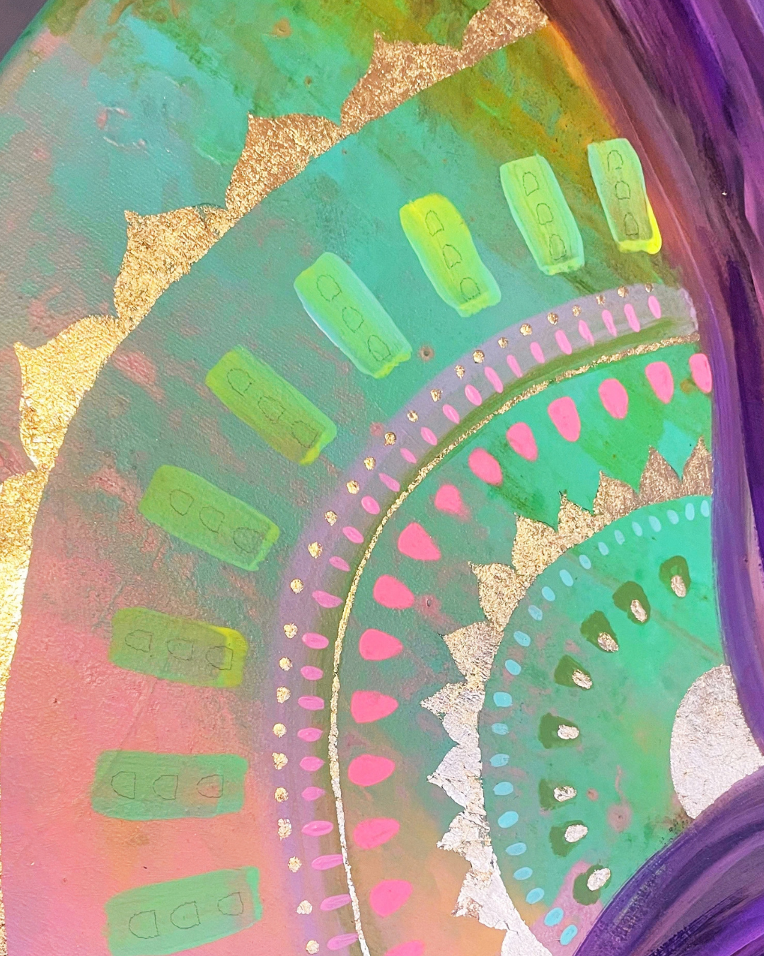 Peinture sur toile : mandala avec feuilles d'or