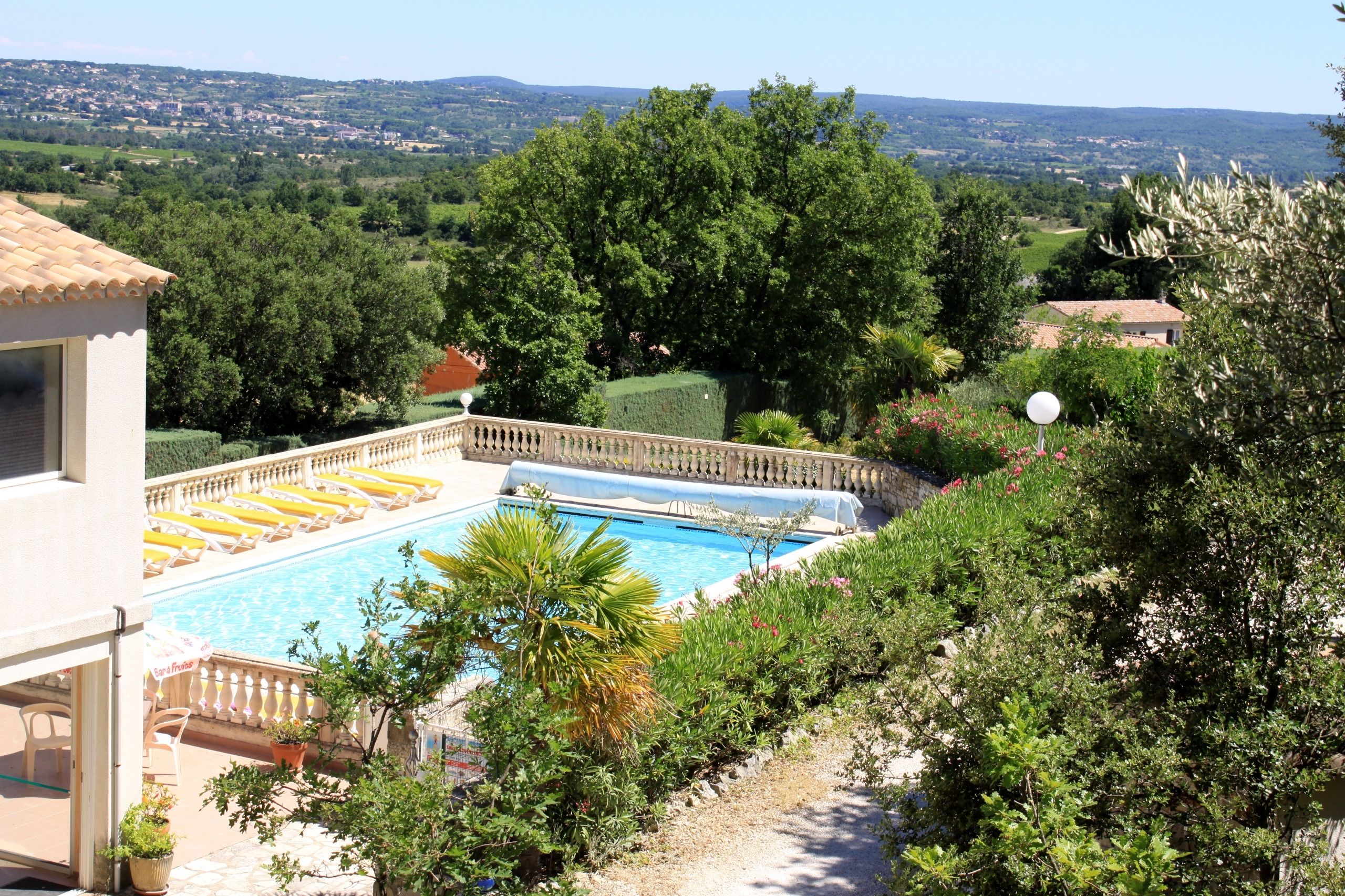la-piscine-du-village-de-gite-en-ardeche-provencale-237-1605627482