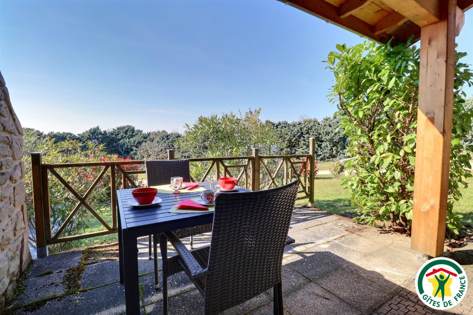 Terrasse abritée côté ouest