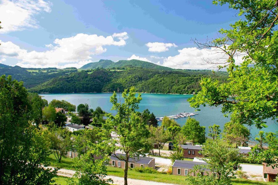 Vue du camping sur le lac