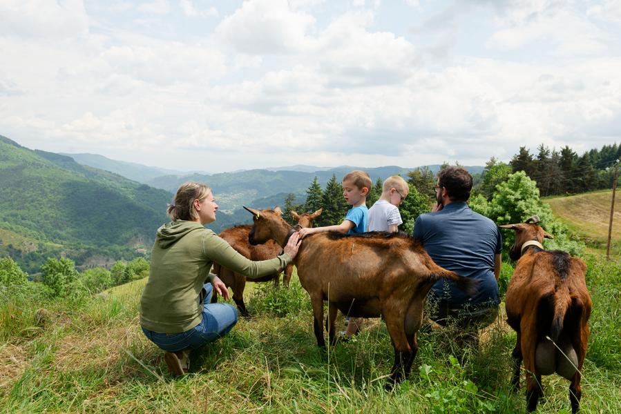 Visite de la chèvrerie Bouchet-Ravaux_Jaunac