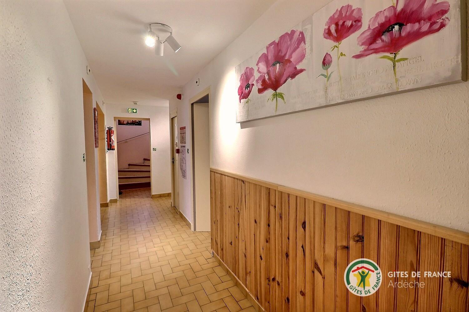 Le couloir desservant les chambres