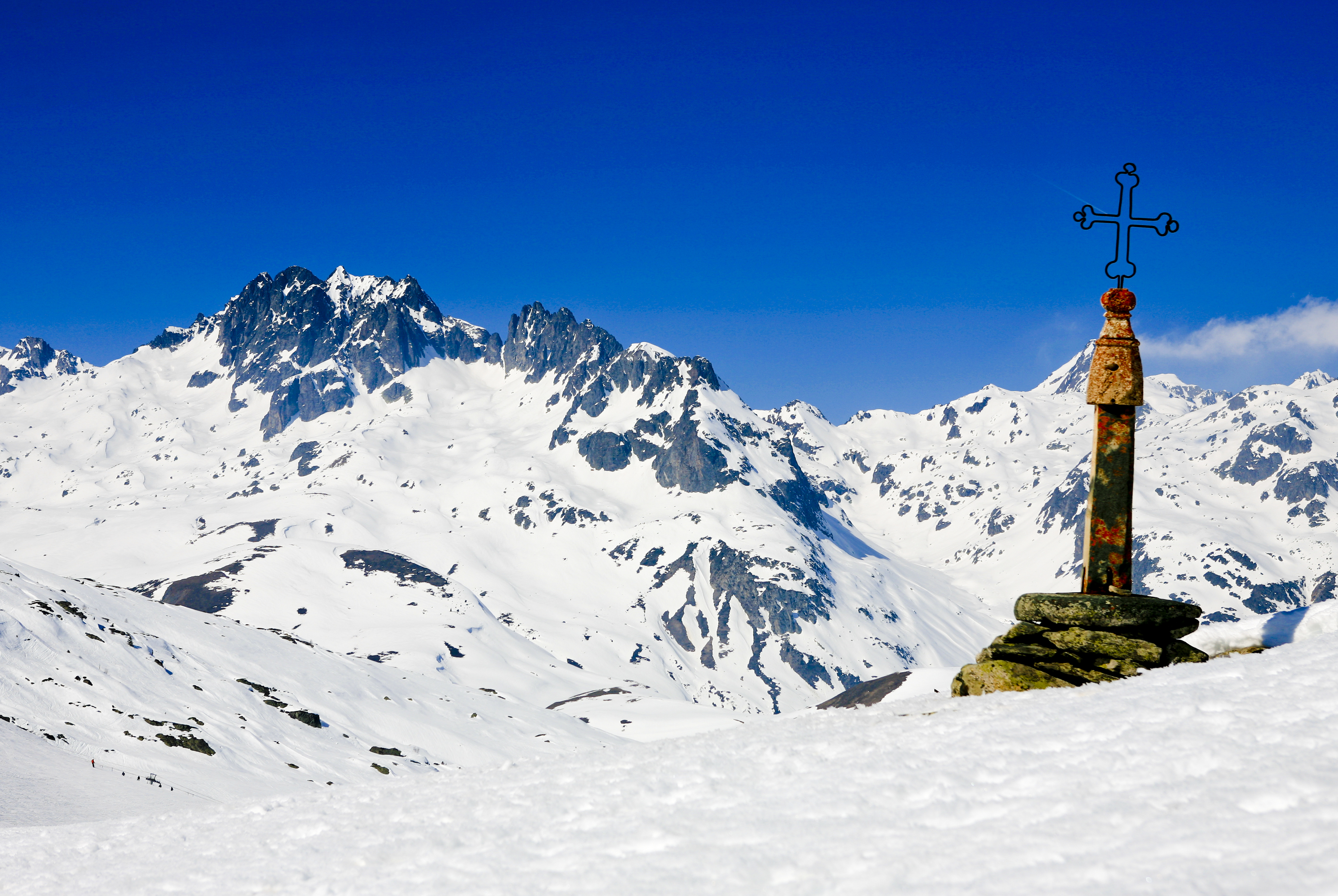 Balade en raquettes panoramique en altitude vers le col de la Croix de Fer