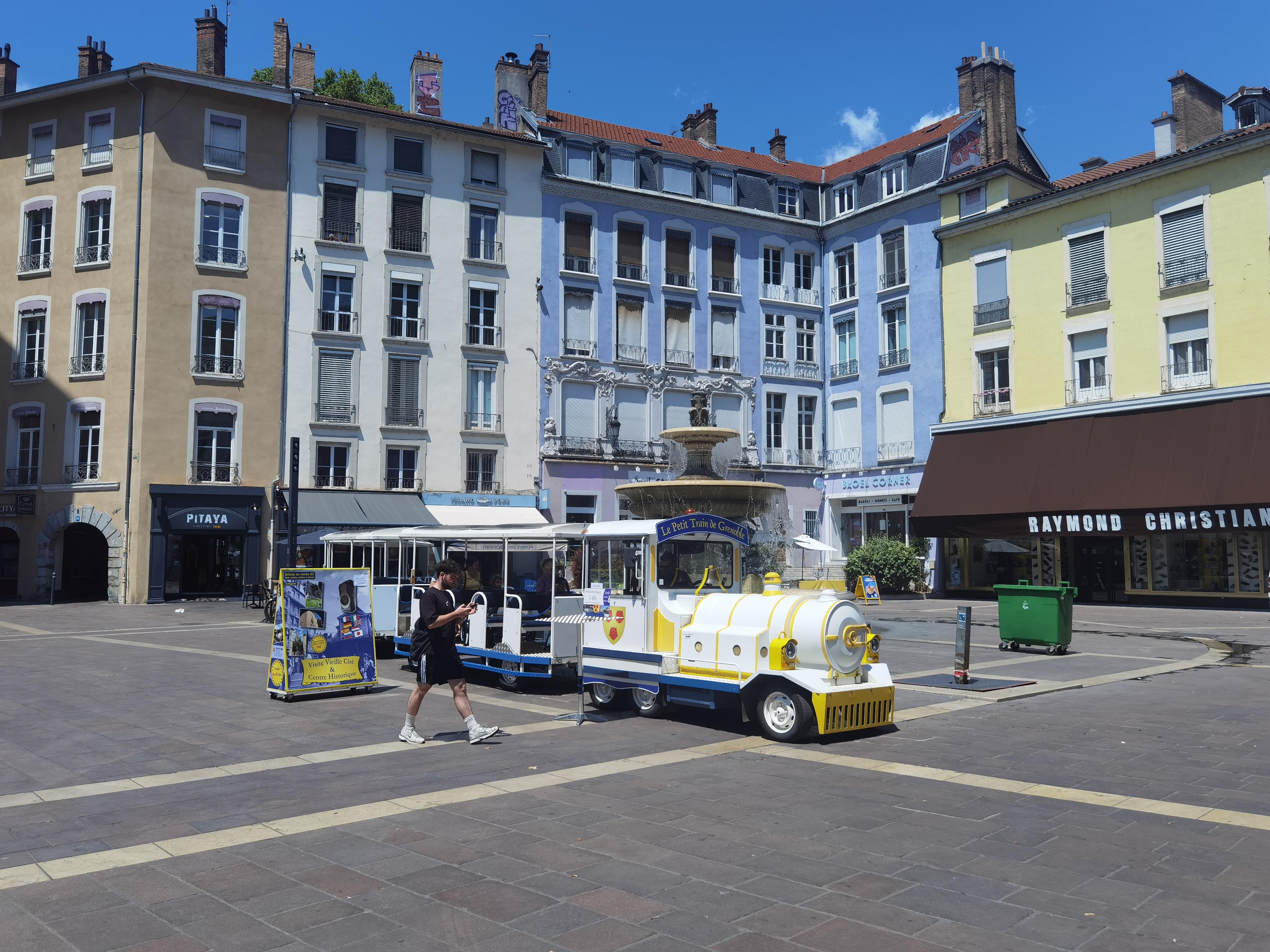 Grenoble en petit train touristique_Grenoble