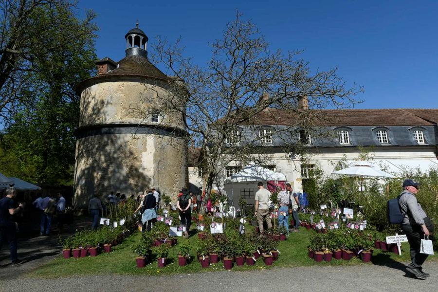Château et foule, fête des plantes de Printemps 2026, à Saint-Jean-de-Beauregard