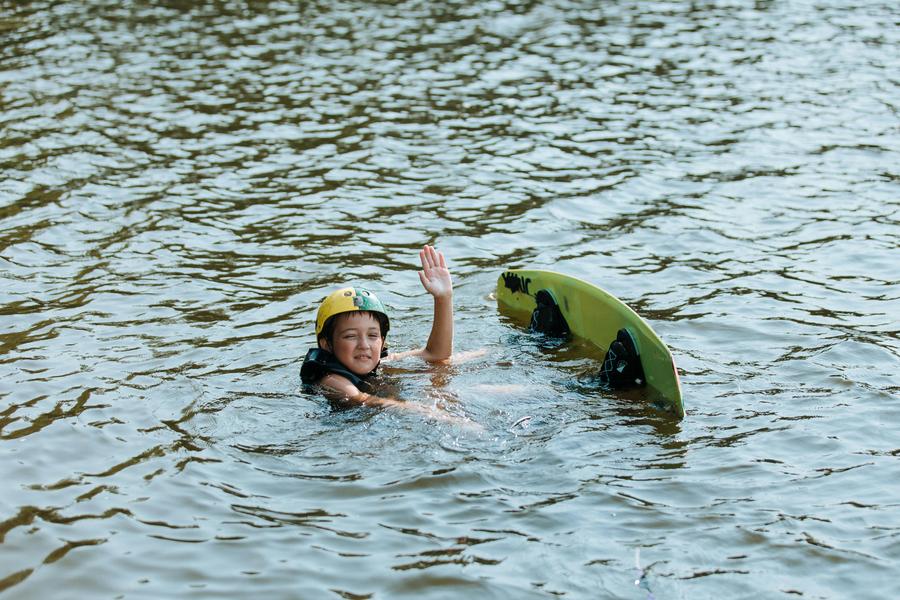 Enfant wakeboard lac léman