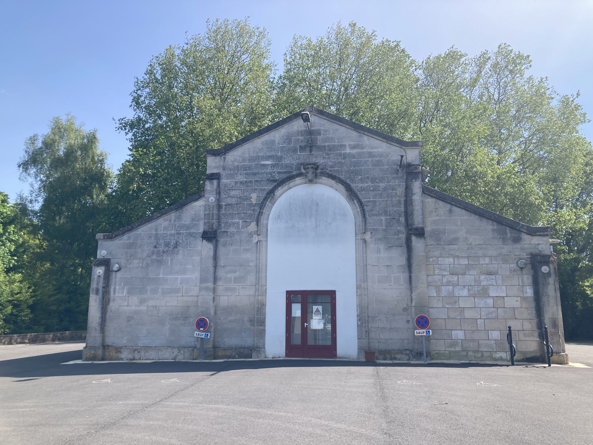 La salle du Lavoir et Surgères Froid