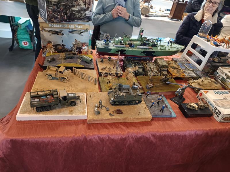 Salon de la Carte postale et toutes collections_Grignan