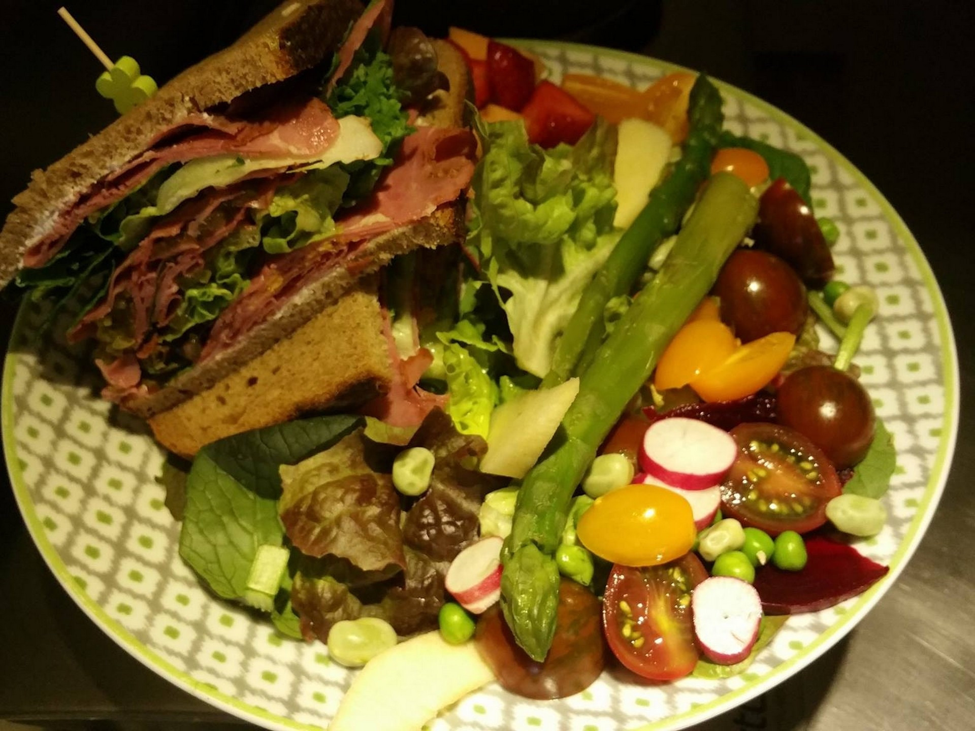 Betty's Resto - photo 5