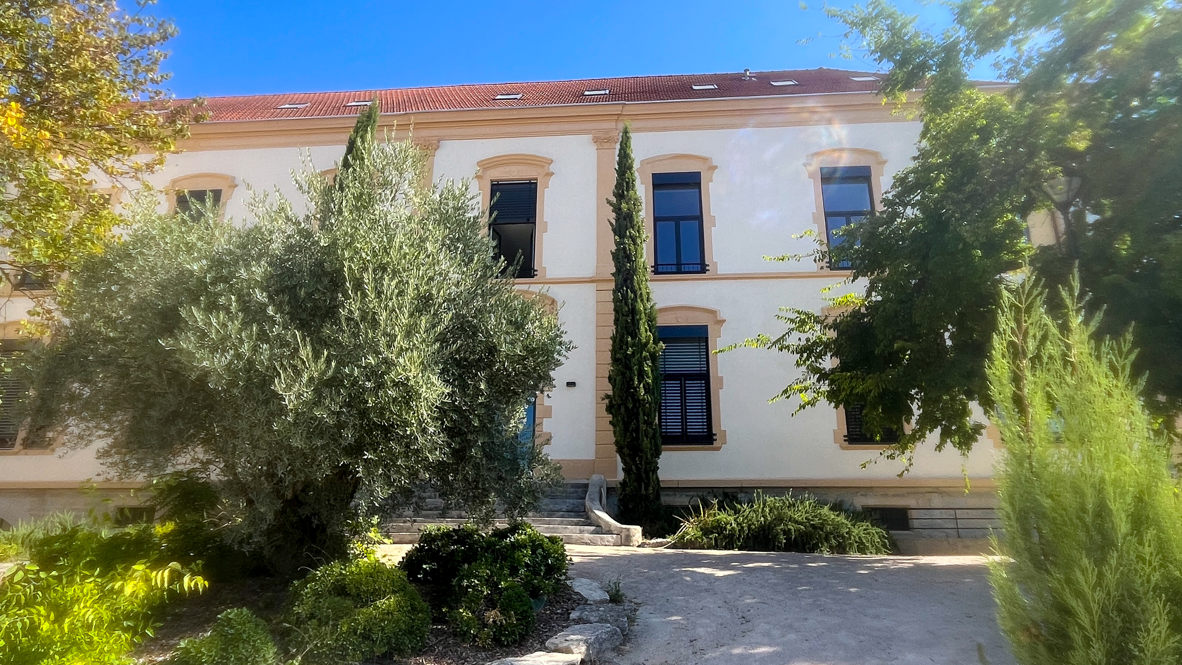 le bâtiment principal
