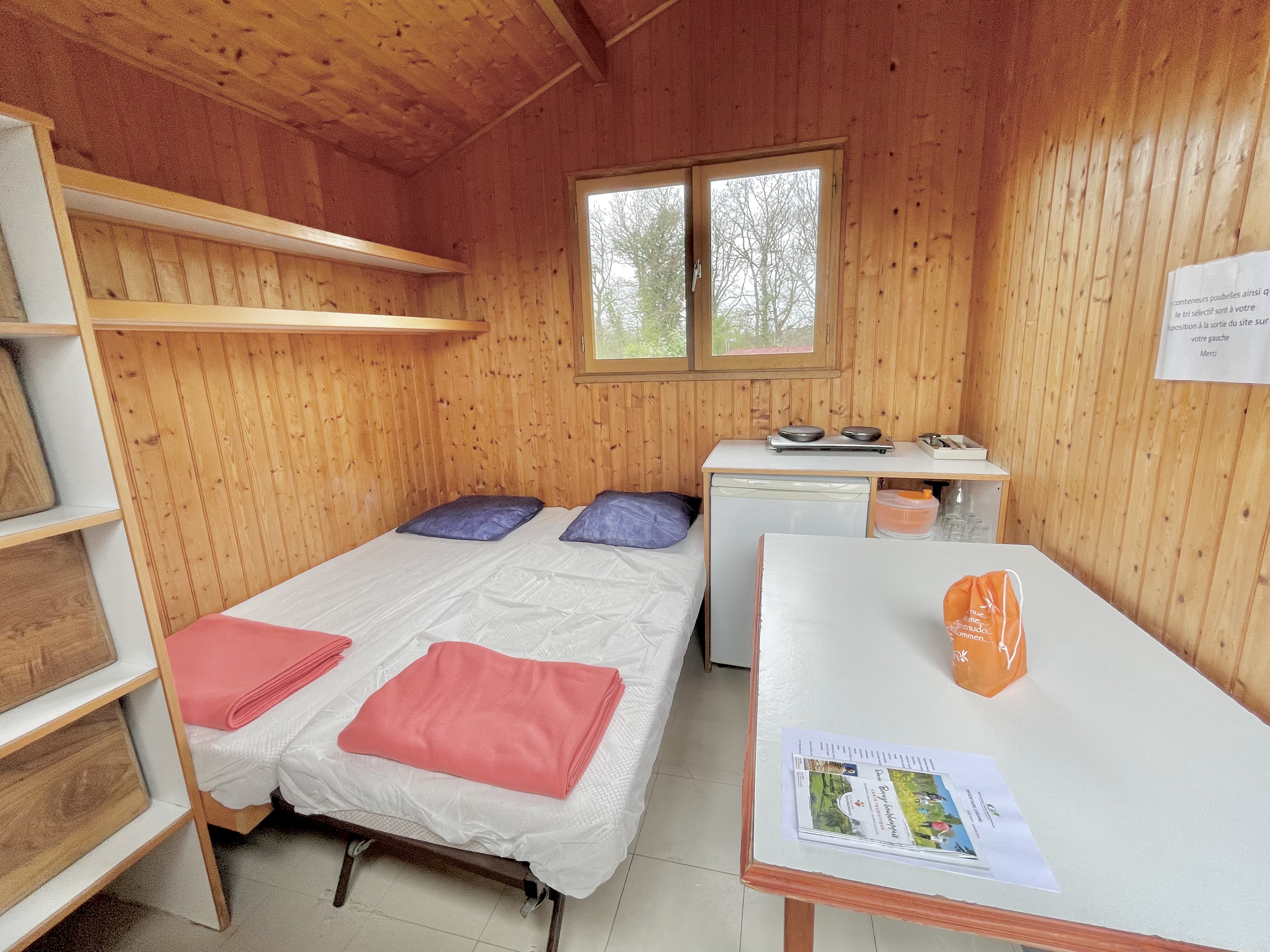 Cabane - Plan d'eau de la Borde à Vieure