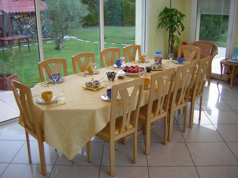 Salle à manger dans la véranda