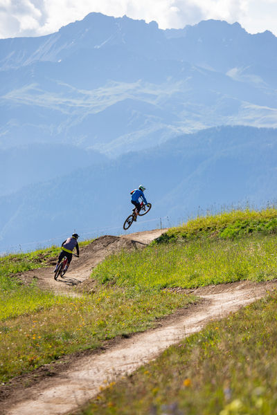 piste-dh-variee-jump