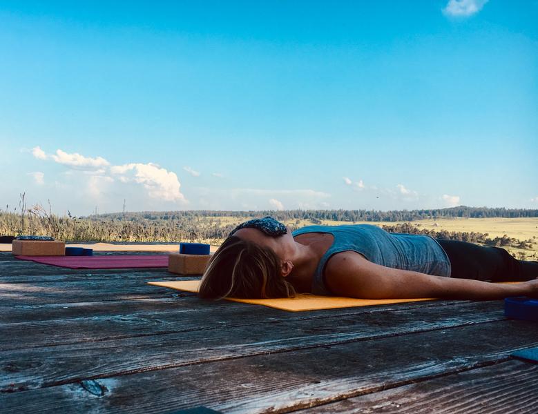 Yoga en estive au Lac du pêcher