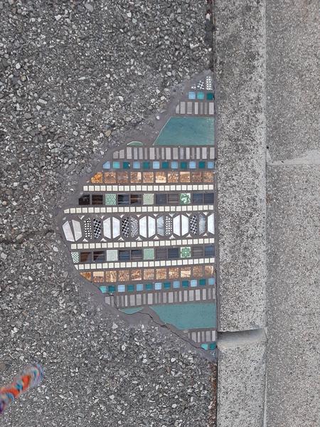 Fresques et murs peints - Les pensements de trottoir d'Ememem_Nantua