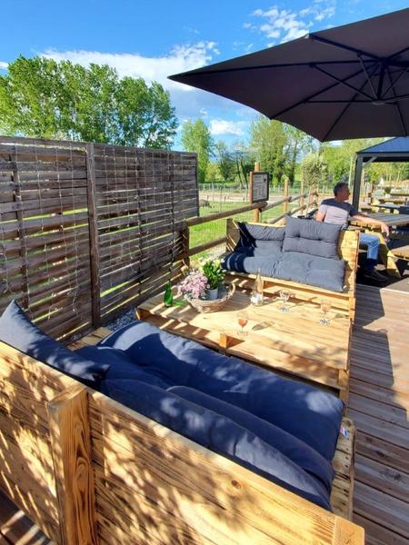 Snack l’autruche gourmande à la ferme du Père Louis_Vézeronce-Curtin