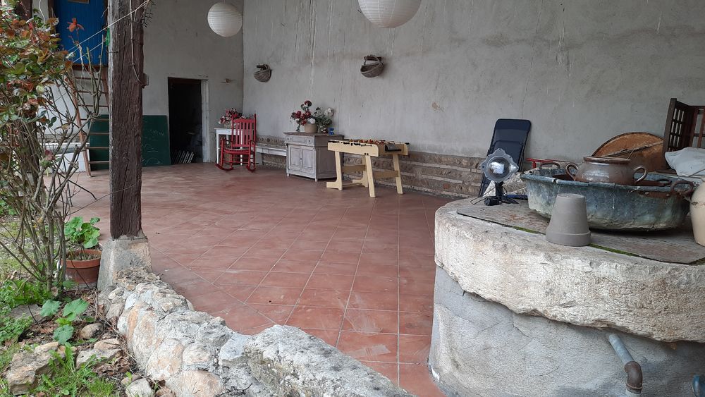 Gite Micholière préau