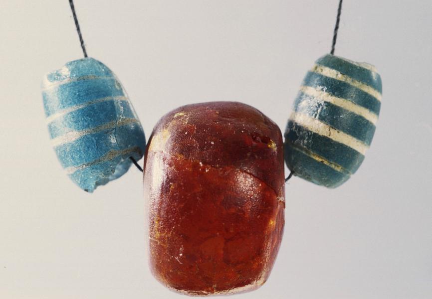 Crée ton collier préhistorique au musée d'archéologie de Val Cenis