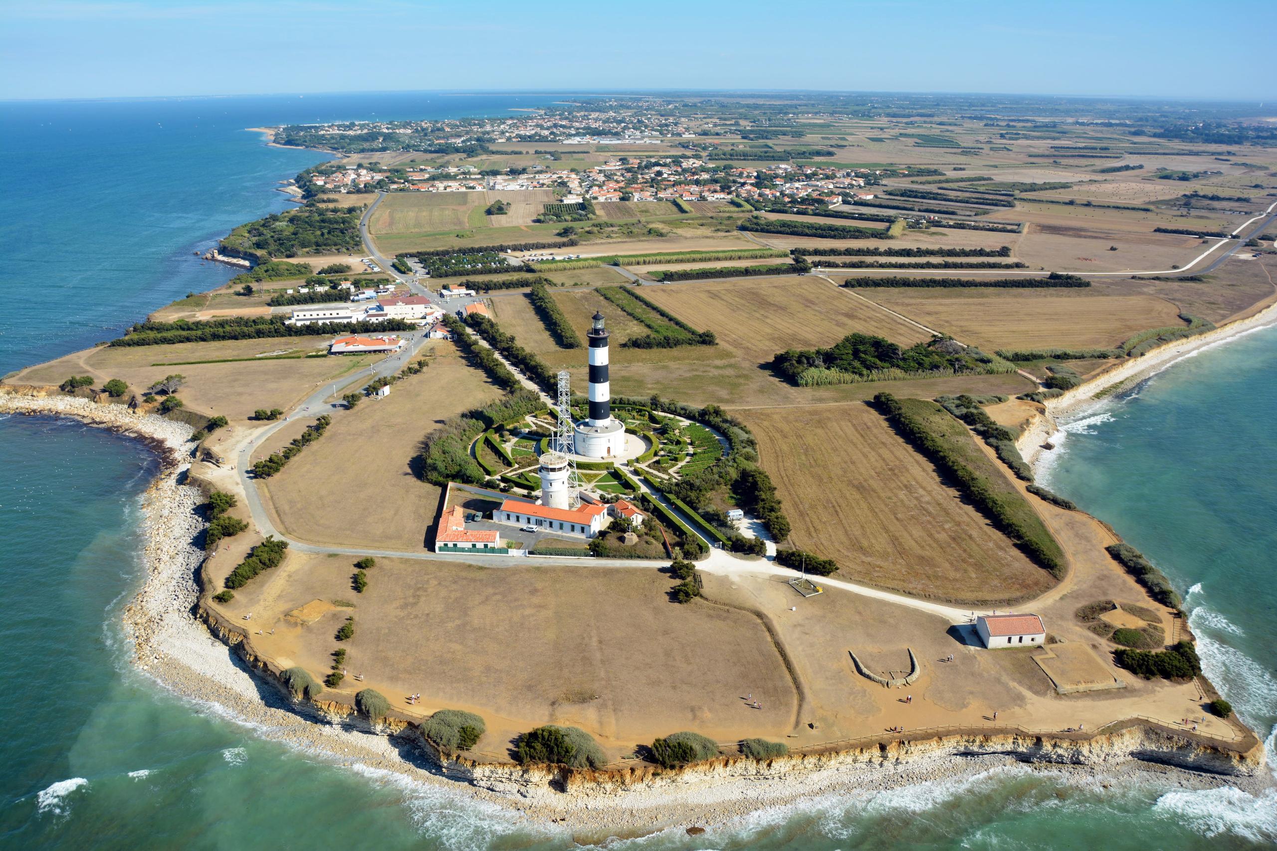 Visite guidée de la pointe de Chassiron: le "Bout du Monde" entre légendes, paysages et patrimoine.