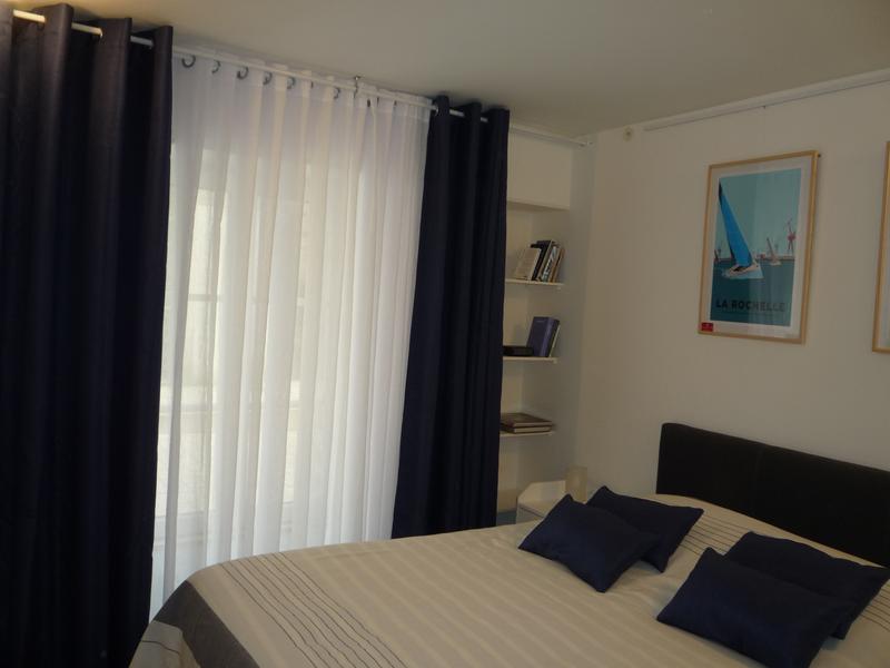 Chambre double blanche et bleu marine