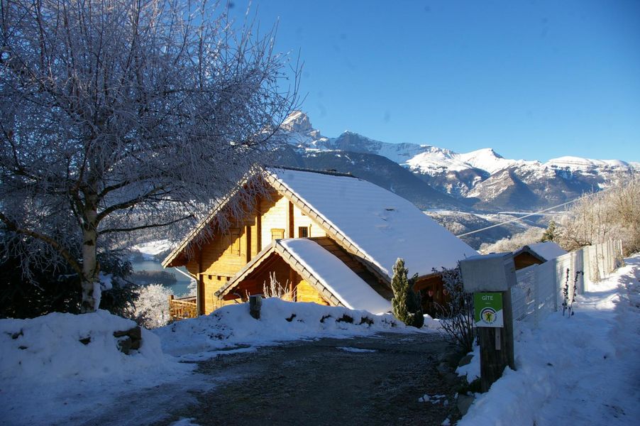 Vue du chalet sous la neige