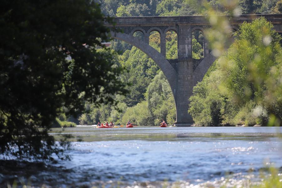 vue pont chambon lumineuse.JPG