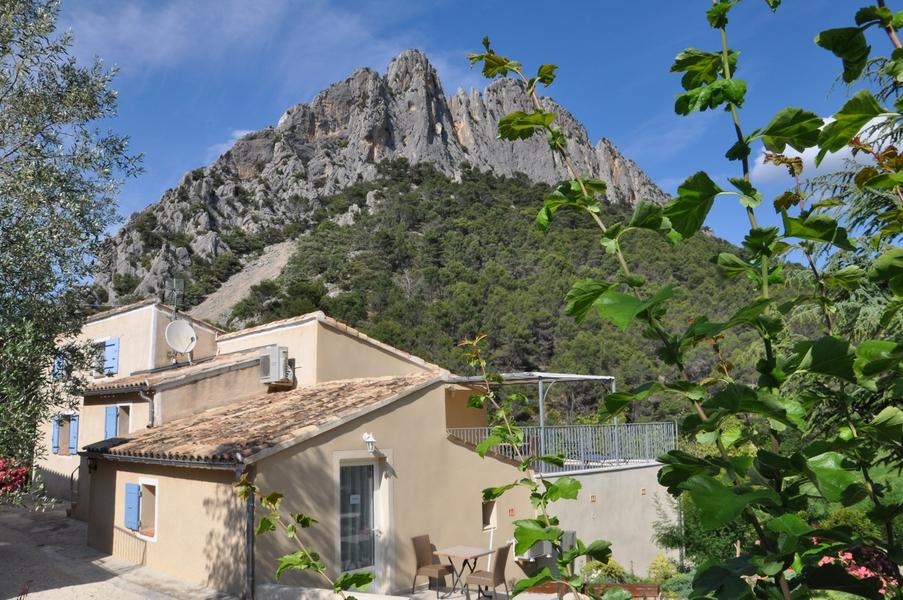 Notre grand gite sous le rocher Saint Julien