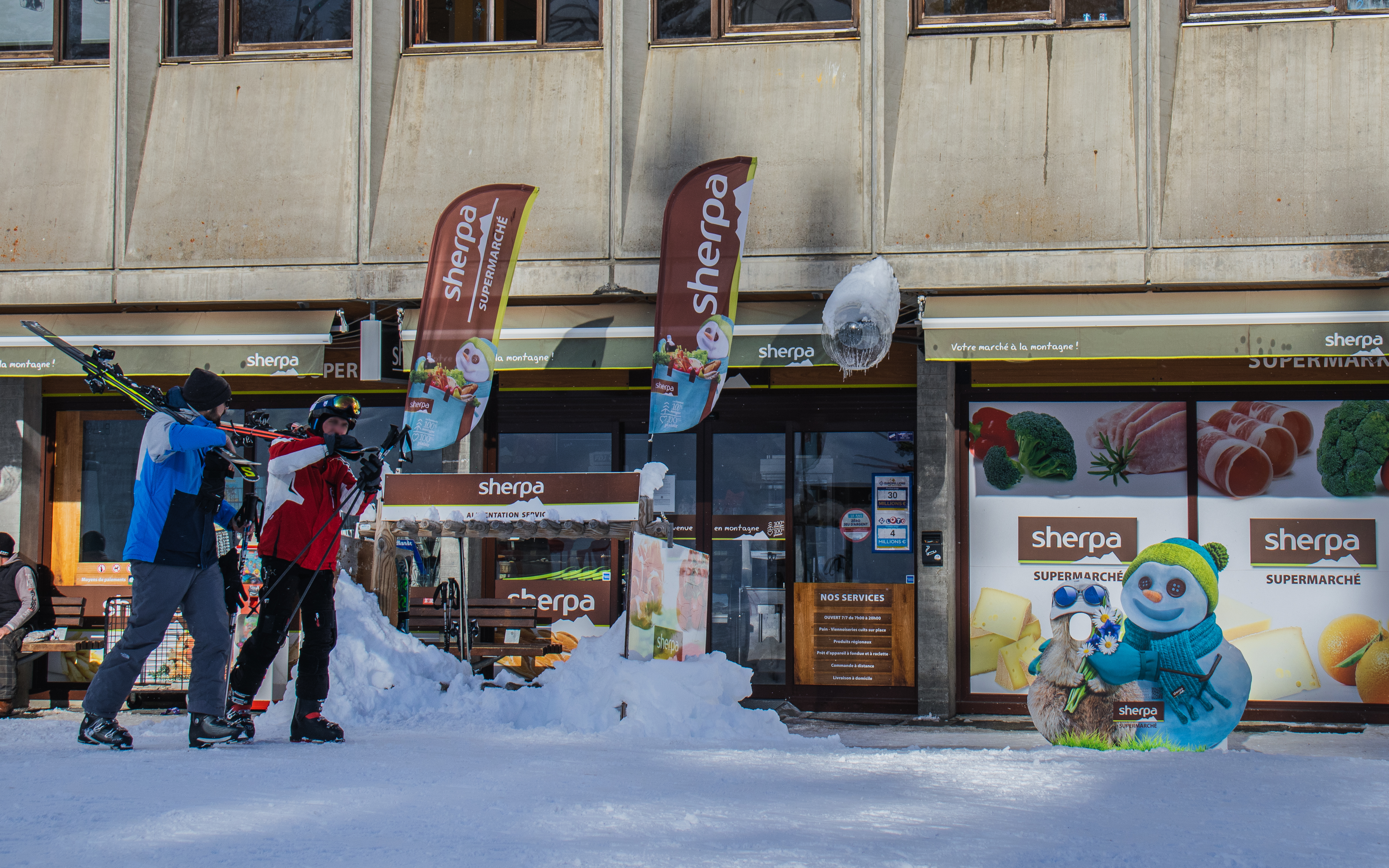 Devanture hiver de la supérette