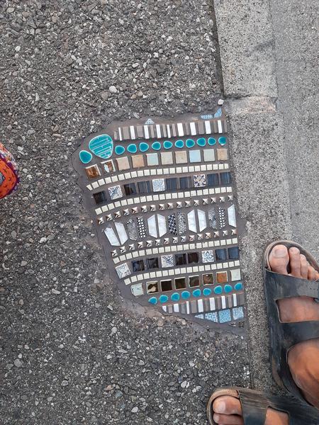 Fresques et murs peints - Les pensements de trottoir d'Ememem_Nantua