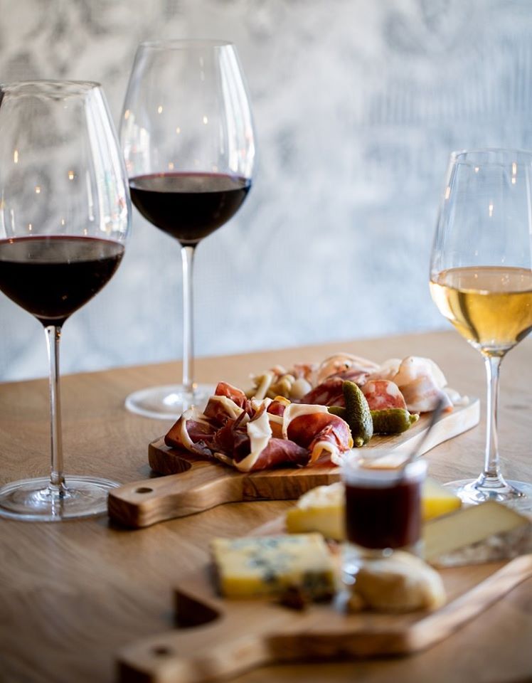 Verres de vins et Tapas