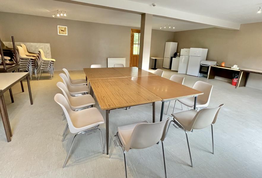 Salle de réunion du gîte de groupe