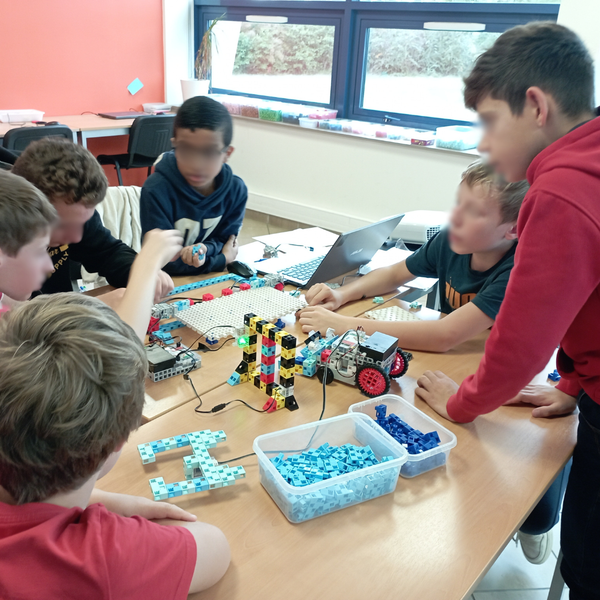 http://Stage%20robotique%20Minecraft%209-14ans%20-%20Labinbot