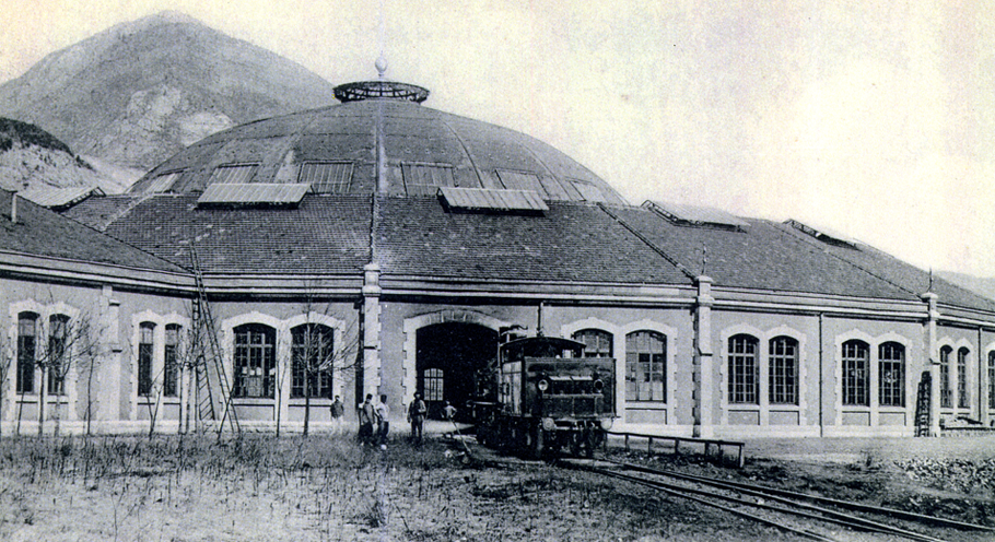 - © Droit public rotonde ferroviaire de Veynes - © Droit public