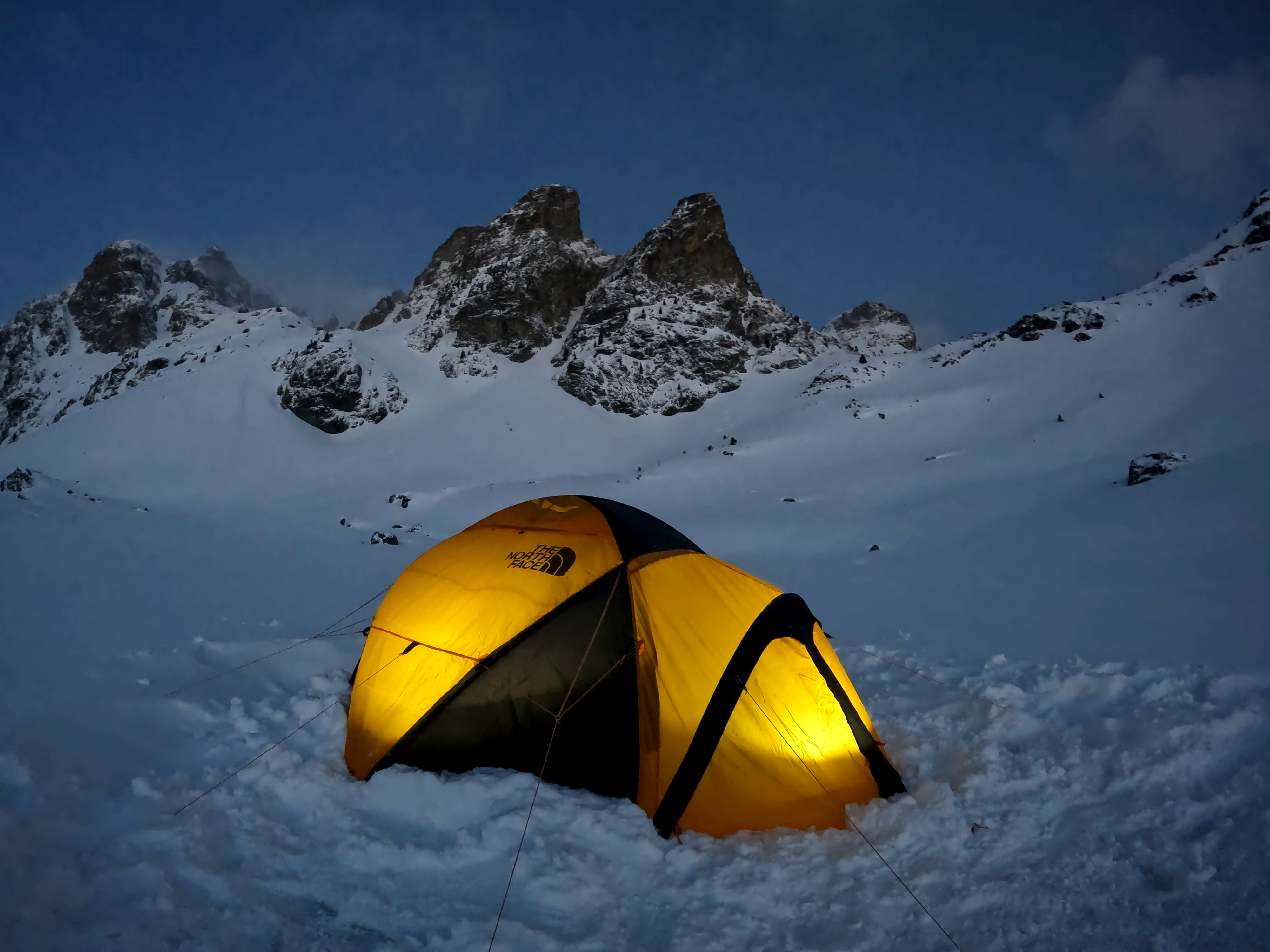 Nuit insolite en tente sur lac gelé Chamrousse