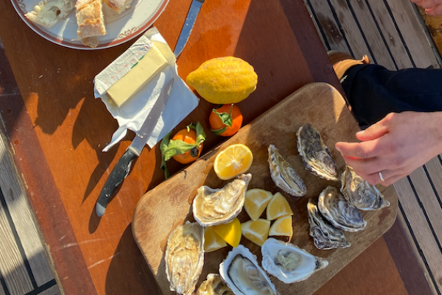 Apéro du midi : Huîtres & Vin blanc sur le Don du Vent