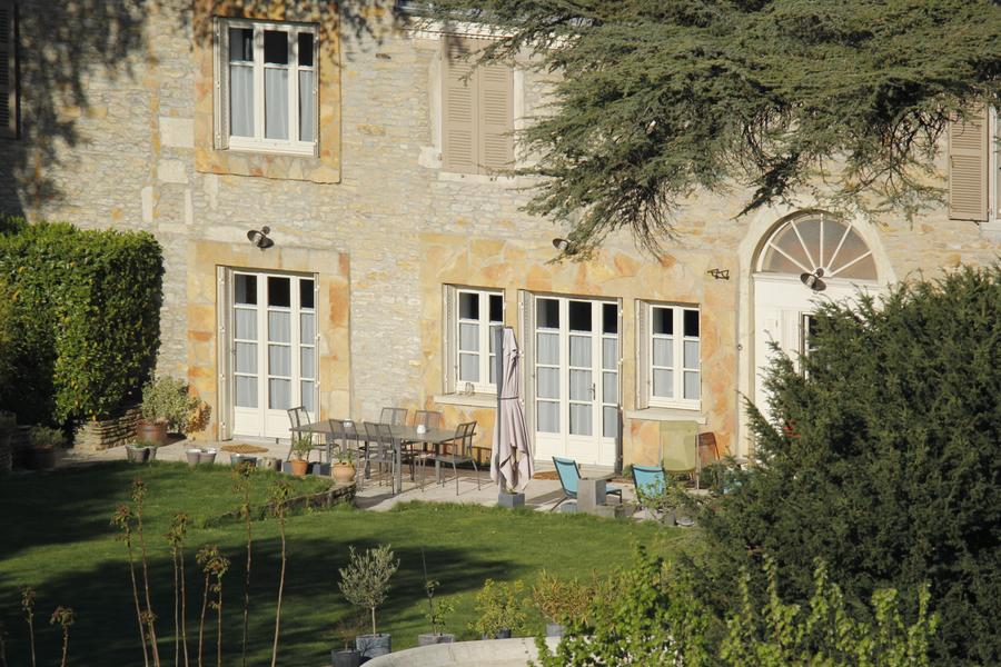 Villa des Contamines - Maison d'hôtes à Crémieu - A proximité de l'aéroport de Lyon-Saint-Exupéry