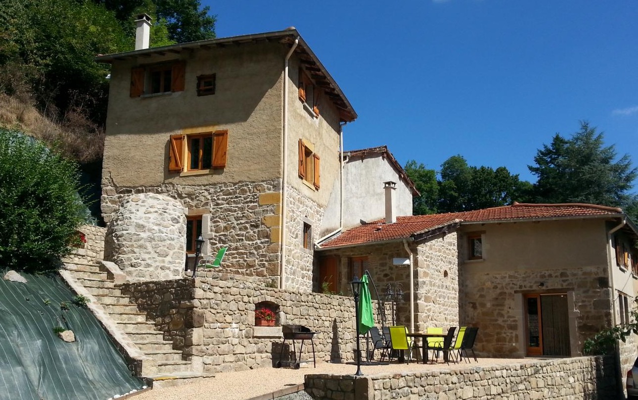 Gîte de La Farge, grand gîte pour 15 personnes à Montrottier (Rhône - Ouest lyonnais).