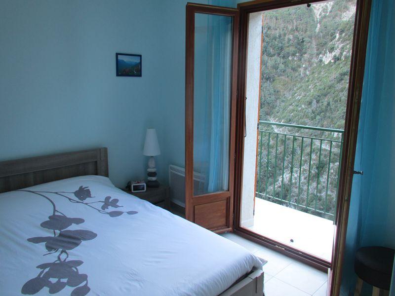 Gîte La Grange Neuve-Chambre 1 Fenêtre-Bairols-Gîtes de France des Alpes-Maritimes