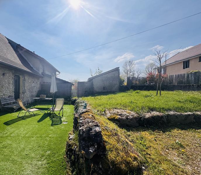L'espace extérieur du meublé Écrin de bien-être - Balnéo proche ViaRhona à Saint-Victor-de-Morestel L'espace extérieur du meublé Écrin de bien-être - Balnéo proche ViaRhona à Saint-Victor-de-Morestel