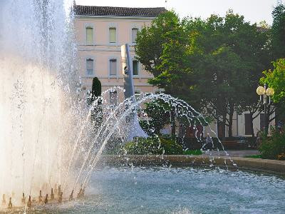 Place du Général de Gaulle et son Jardin d'enfants, Salon-de-Provence - photo 2
