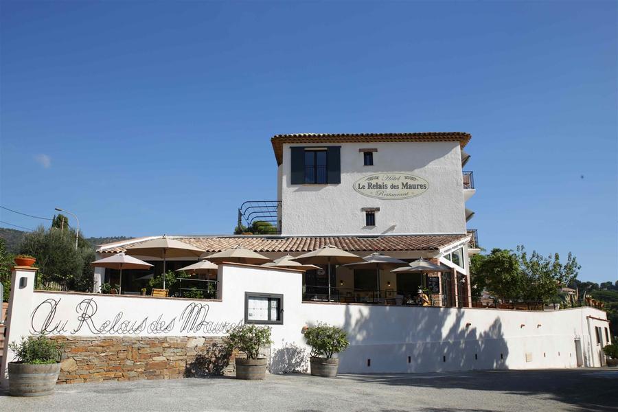 Façade Hôtel-Restaurant Le Relais des Maures