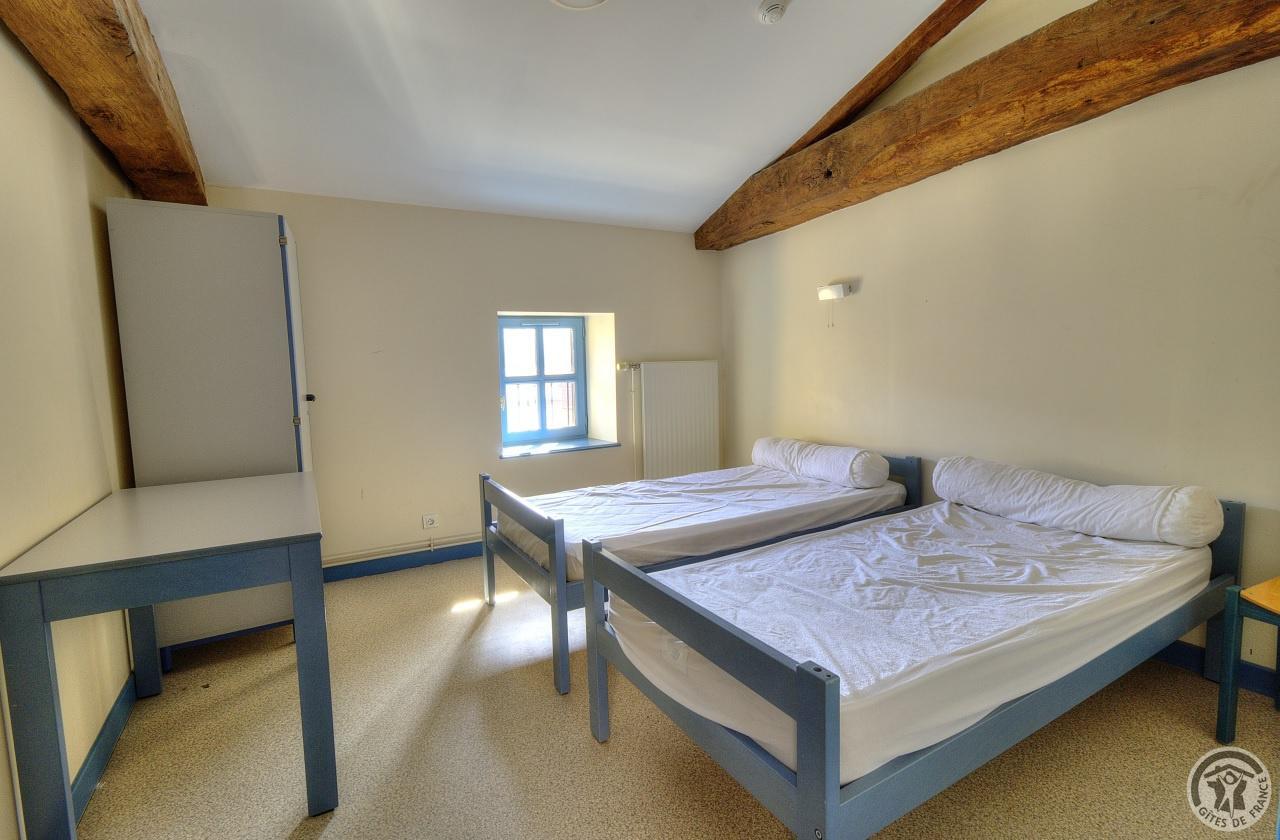 Grand gîte - 31 personnes à Saint Igny de Vers dans le Haut Beaujolais - Rhône : La seconde chambre 2 personnes - 2ème étage - grand gîte.