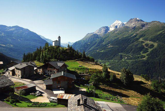 Les villages de Montvalezan (Hauteville et Châtelard): parcours guidé